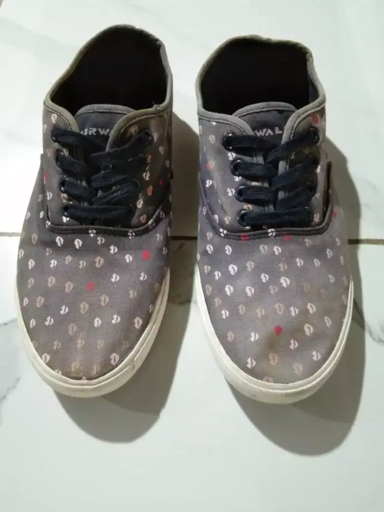 Sepatu AIR WALK