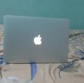 MacBook 2017 FULLSET Laptop Apple komputer notebook netbook pc iphone