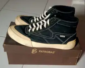 SEPATU PATROBAS