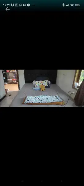 Tempat tidur queen size