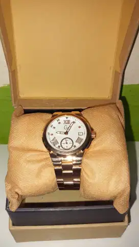 Jam tangan Gucci