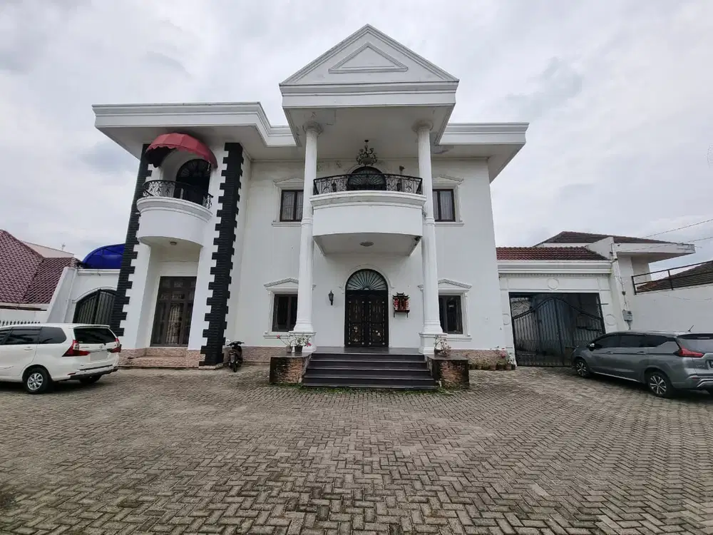 Villa Murah Mewah Jalan Juanda Polonia