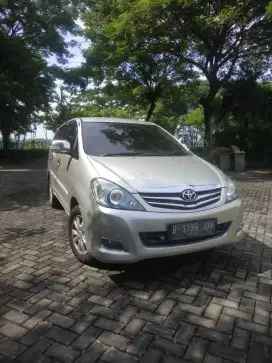 Toyota Innova G AT 2010 silver