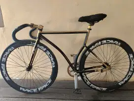 Sepeda Fixie tsunami