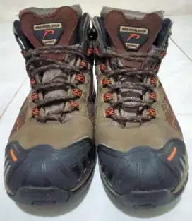 Sepatu Outdoor Pro World Cup