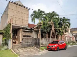 Rumah Bagus Siap Huni Luas 181 m2 di Perumahan Sulfat Agung Model Cafe