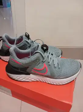 Nike Legend React 2 Obsidian Mist/Laser Crimson