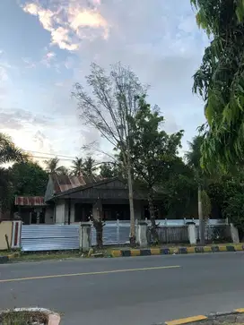 Rumah sangat strategi pinggir jalan provinsi Majene Sulawesi Barat