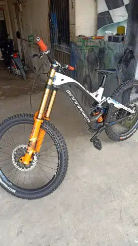 MONDRAKER Summum Pro team