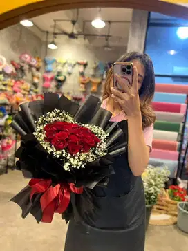 Bouquet Buket Bucket Bunga Segar Asli Mawar Kado Hadiah Wisuda Ultah