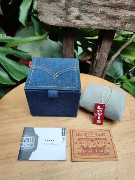 Box Kotak Asli Bawaan Jam Tangan Levi's