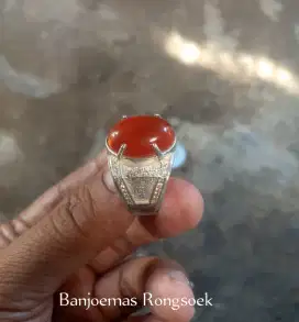 Cincin Batu Merah