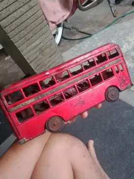 Tintoy bus kaleng