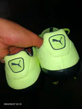 Sepatu bola puma king platinum