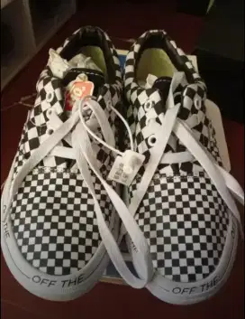Vans off tw size 40, like new