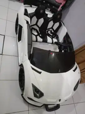 Mobil Aki Lamborghini Aventador