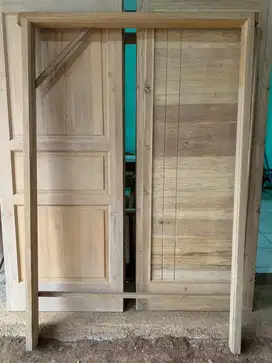 Kusen Pintu Utama Meranti (Bahan kayu bekas)