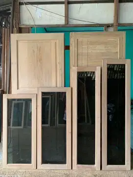 Daun Jendela Meranti (Bahan Kayu Bekas)