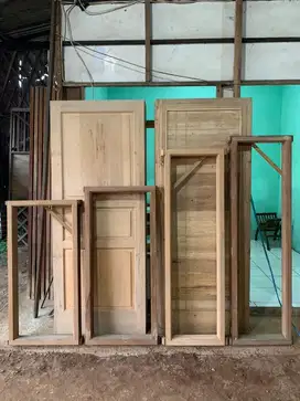 Kusen Jendela Kamper (Bahan Kayu Bekas)