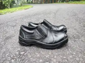 Sepatu Safety Shoes Besi Slip on Kulit Asli