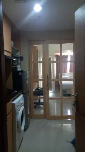 Kamar apartemen bagus lippo cikarang disewakan per tahun