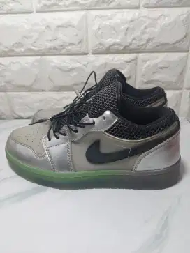 NIKE AIR JORDAN LOW TOGGLE SILVER