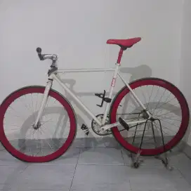 Sepeda fixie putih