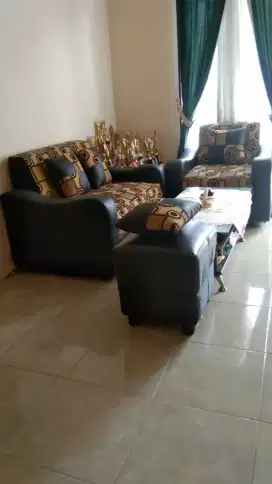 Kursi Sofa Komplit Meja dan Bantal