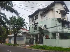 Dijual Rumah Hook Comercial Area Jl Pattimura
