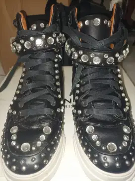 Sepatu Givenchy (Paris) DRK STD TYSON STUDS No.36 Black Boots