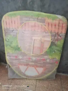 Tenda anak dan bola