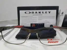 Kacamata merk OAKLEY