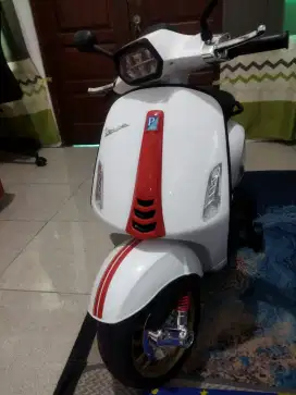 Motor vespa baterai