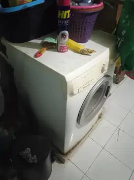 Mesin cuci electrolux