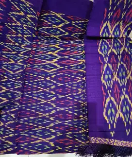 Tenun Batak kain dan selendang