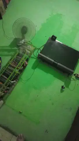 Beli monitor rusak