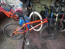 Jual / TT Bmx 20 MONGGOSE L20  Freestyle