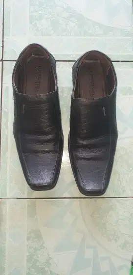 Sepatu pantofel cardinal