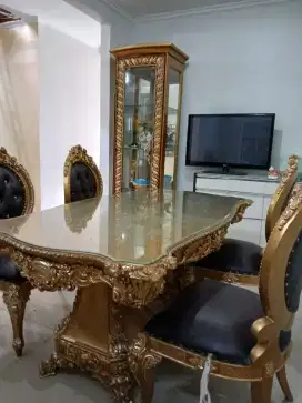 Dijual Meja Makan Ukir dan Lemari