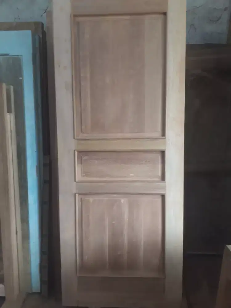 Dijual daun pintu panel kayu (solid)