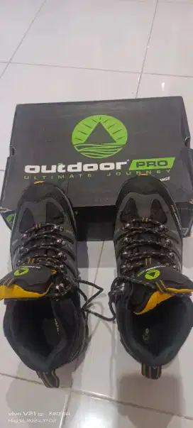 Sepatu Gunung Outdoor Pro Lynk