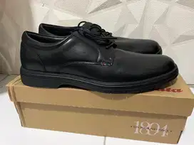 BNIB - Bata Figaro Hitam