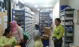 RAK APOTIK UNTUK OBAT KOKOH TANPA BAUT