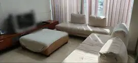 Apartemen Summit Lantai Sedang Bagus View Pool