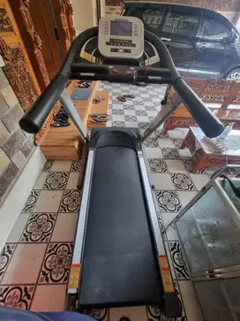 Big Treadmill Richter Cavalier Size 2.5 HP Beban 120 Kg Speed 18 Km/h