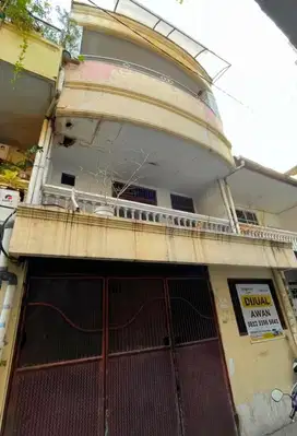 Rumah Favorit 3 Lantai Seberang Methodist