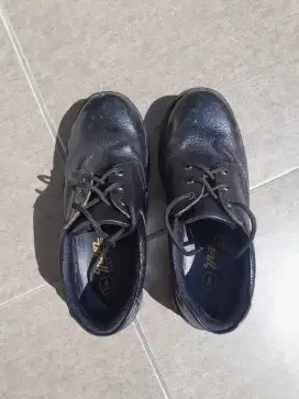 Safety shoes sepatu