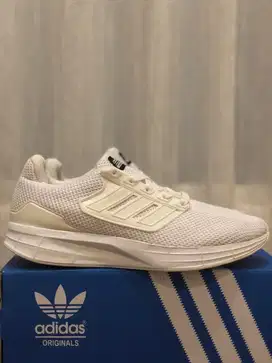 Sepatu Adidas Ultimashow with Celana Olahraga Converse