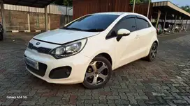 [OLXmobbi] Kia Rio 1.4 SE Bensin-AT 2014 Putih (SMO)