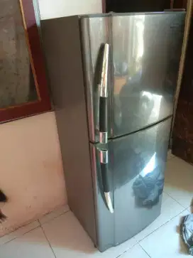 Menerima barang Bekas seperti Kulkas freezer Mesin Cuci AC dll